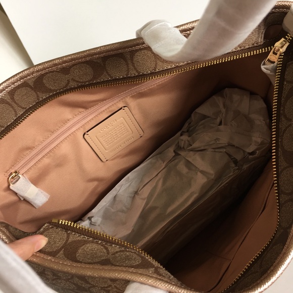 CITY ZIP TOTE IN SIGNATURE CANVAS - Picture 7 of 7